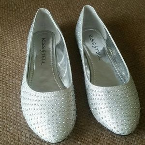 Kiss &Tell rhinestones silver  flats